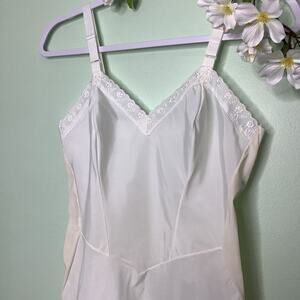 Vintage Lorraine Two Tone Color Block Floral Embroidery Full Slip Contour Cup